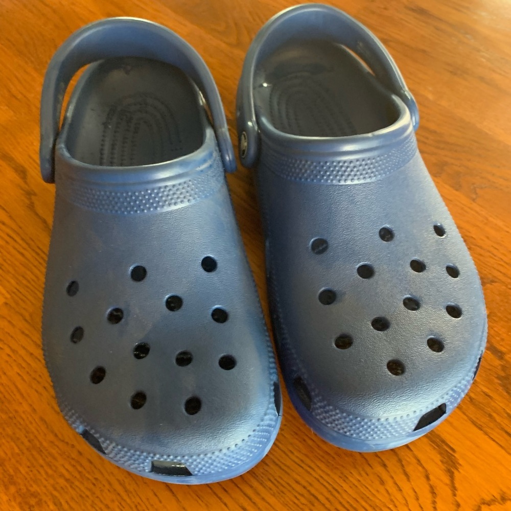 Blue crocs clogs. Excellent condition. Mens 6, Womens 8